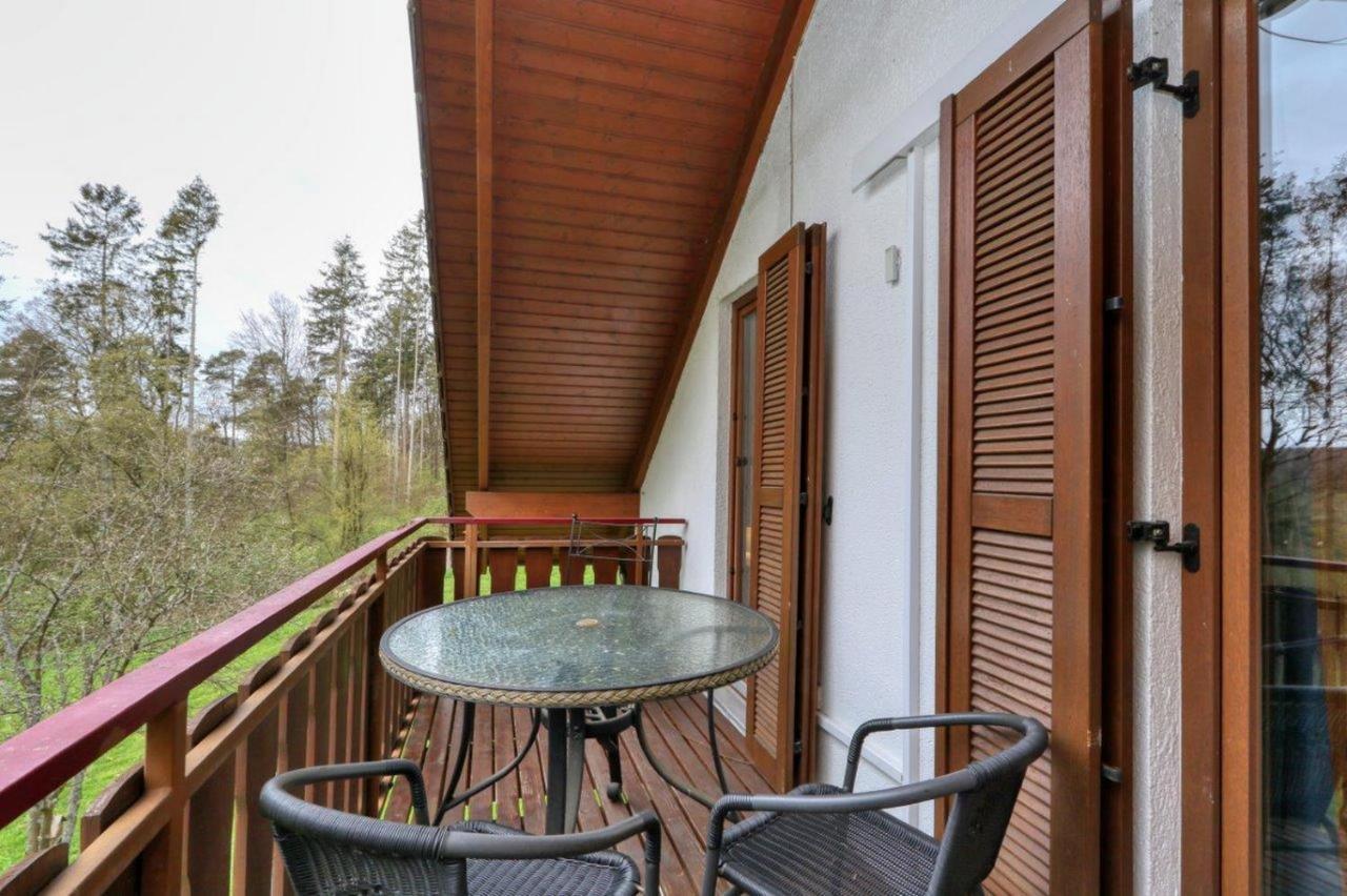 Seepark Kirchheim Ferienhaus Bei Zeta Mit Sauna Exterior foto
